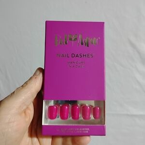 Red Aspen Dashes Bea's Garden Romance Short Square Glue On Nails